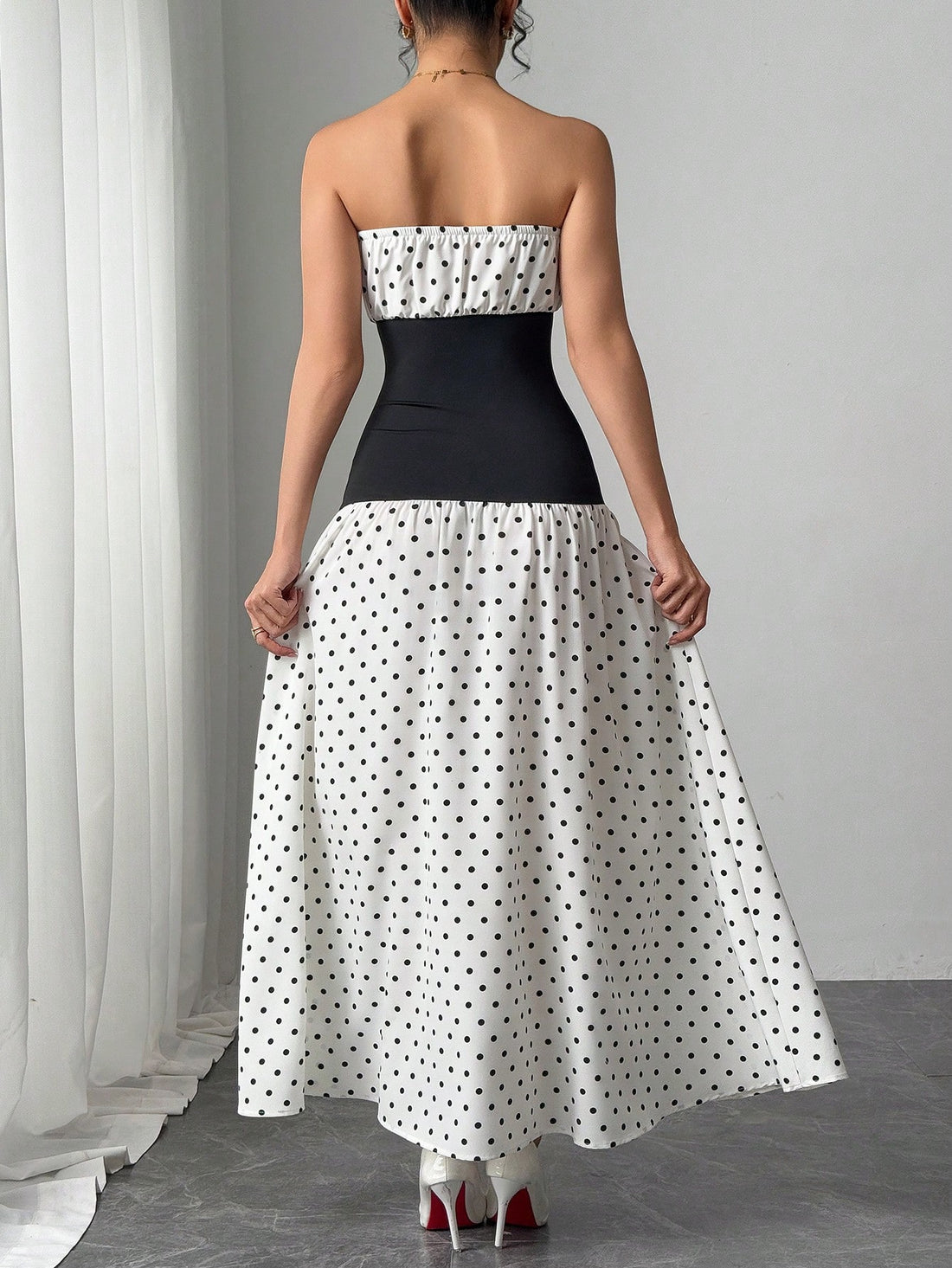 Unleash your effortless elegance with our Chic Polka Dot Bandeau Dress! Perfect for any occasion, this dress will make you stand out in style. With its playful polka dot pattern and versatile design, you'll exude confidence and charm wherever you go. Get ready to turn heads and make a statement!