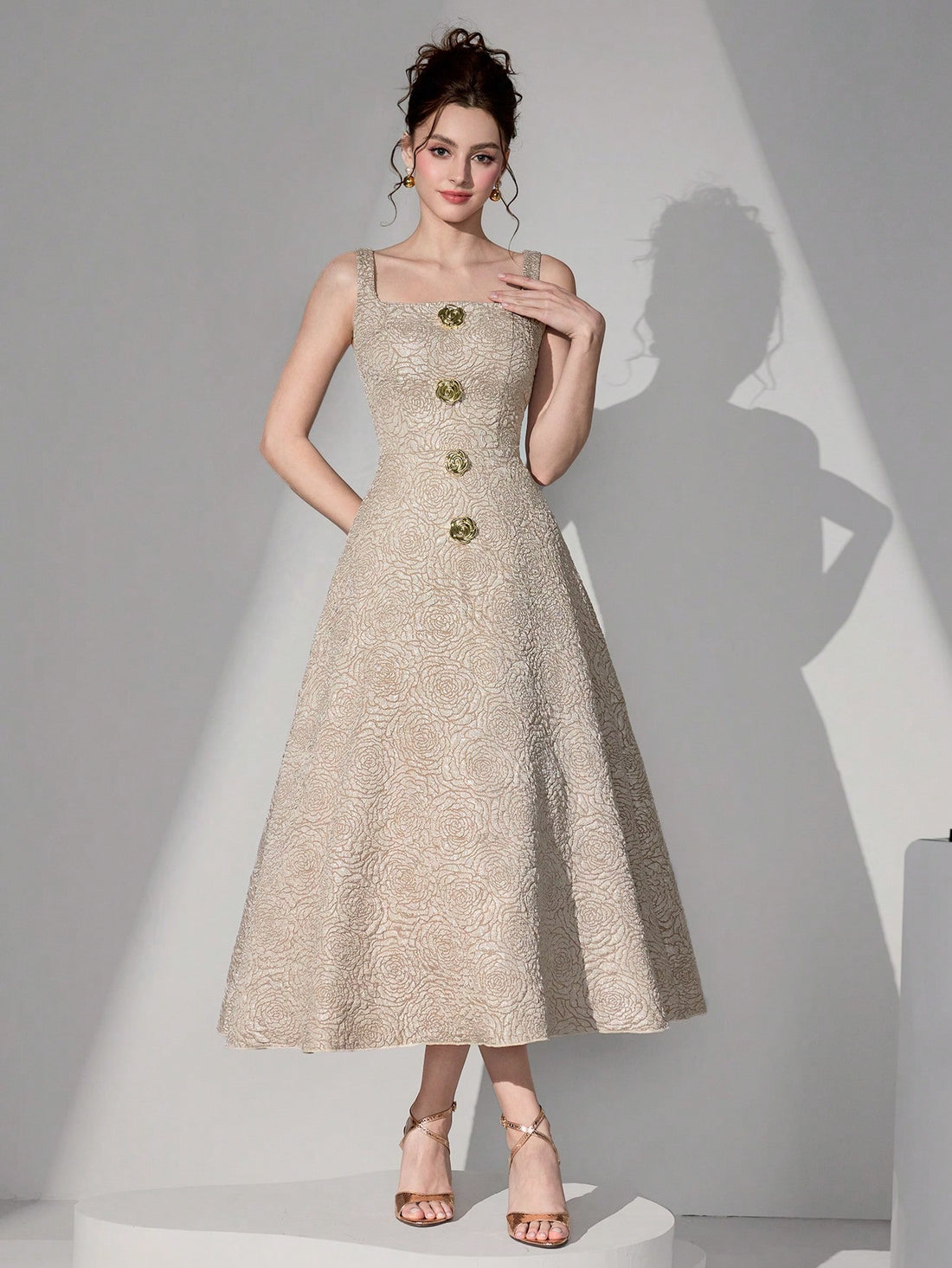 Step into the spotlight with this Elegant Jacquard Gala Dress, designed to turn heads at weddings and proms alike. Featuring intricate jacquard fabric and eye-catching metal decor, this party dress blends sophistication with a touch of bold flair. Perfect for dancing the night away or making a grand entrance, it’s your go-to choice for unforgettable celebrations.