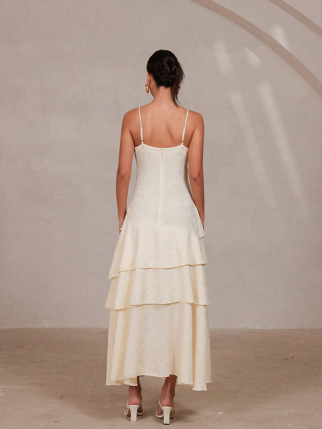 Introducing the "Effortless Elegance" from Aveloria - the Rosie Sleeveless Jacquard Dress for Everyday Chic. With its effortless style and elegant design, this dress is perfect for any occasion. Bring out your inner fashionista and make heads turn with this dress that combines comfort and sophistication. (No more fashion faux pas!)