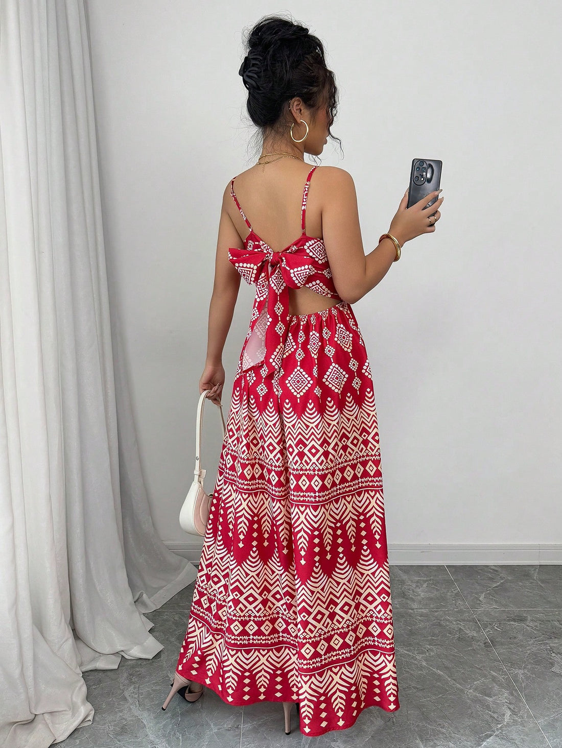 Get ready for effortless vacation elegance with this stylish geometric print dress featuring a playful bowknot and a daring backless design. Perfect for making a statement while staying comfortable. Say goodbye to boring vacation outfits!