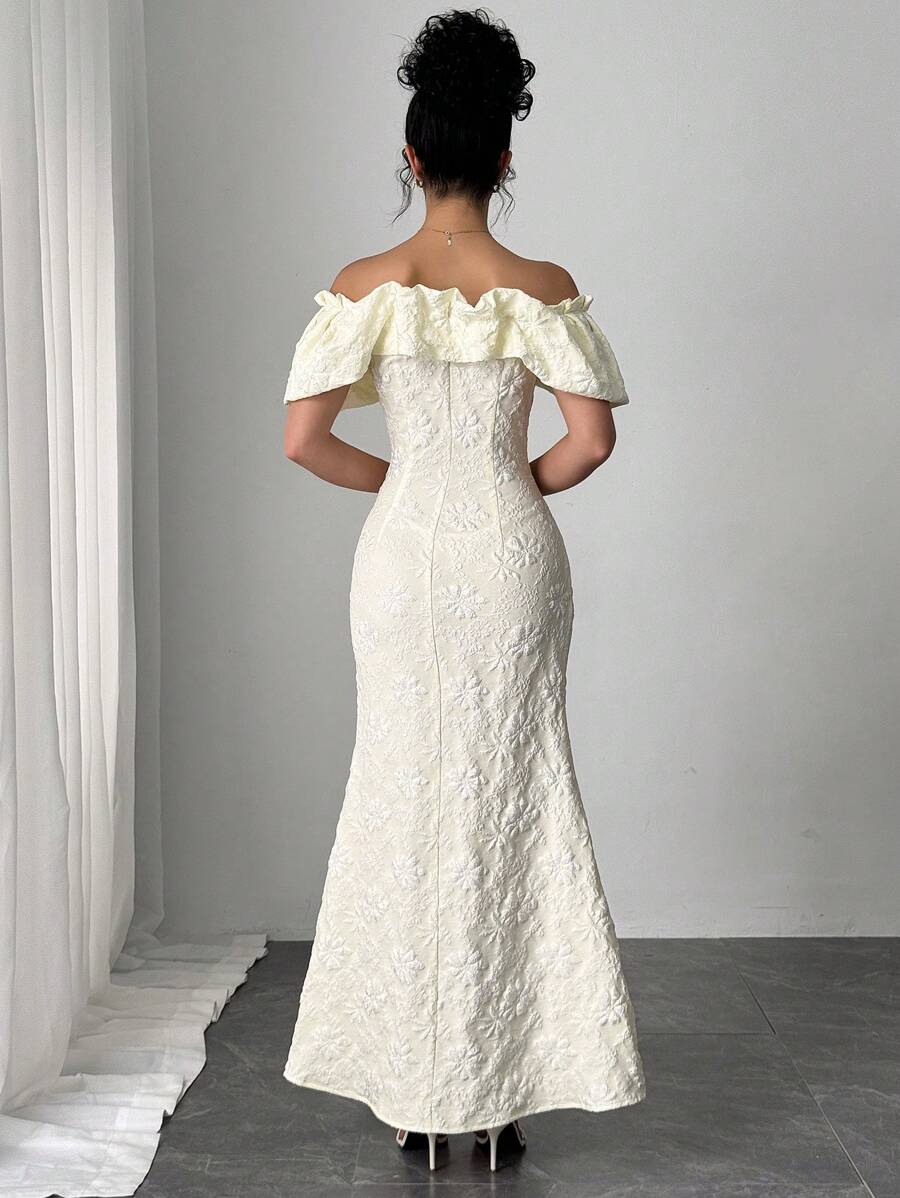 Discover effortless elegance with this stunning off-shoulder rose jacquard dress. The delicate floral pattern brings romantic charm, while the off-shoulder neckline creates a flattering, modern silhouette perfect for date nights, celebrations, or whenever you want to turn heads. Crafted with quality jacquard fabric that drapes beautifully, this versatile piece transitions seamlessly from day to evening. Pair it with heels for glamour or sneakers for casual chic—either way, you'll feel absolutely fabulous.