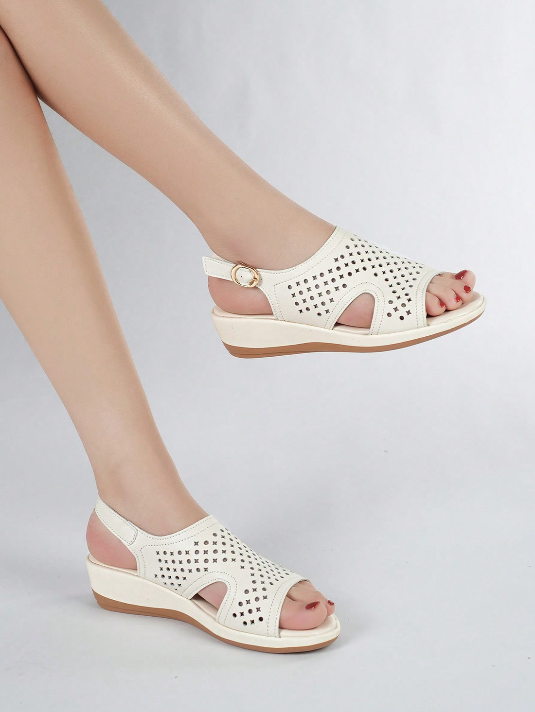 Introducing Summer Comfort, the perfect lightweight wedge sandals for women! These versatile sandals are designed for the outdoors and feature a non-slip sole. Say goodbye to uncomfortable and slippery footwear. Embrace the comfort and style of Summer Comfort!