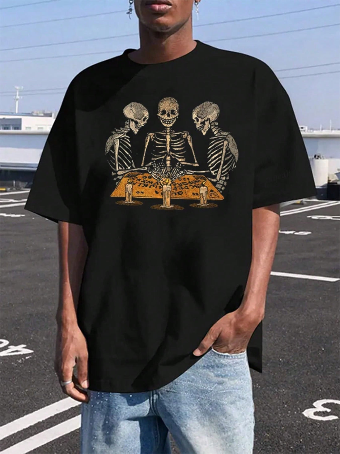 Get greedy in style with our Keep It Greedy tee! Featuring a humorous skull print, this casual tee is perfect for men who don't take themselves too seriously. Made from high-quality materials, it'll keep you looking cool and feeling comfortable all day long. Because why not be a little greedy when it comes to fashion?