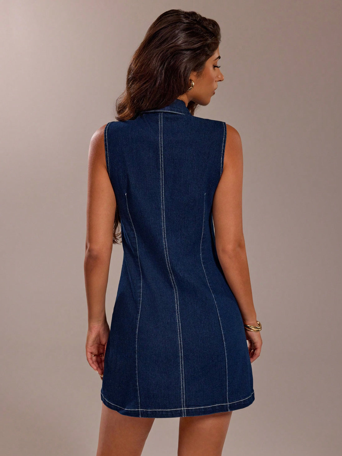 Effortlessly chic for any occasion! Our sleeveless denim dress features stunning contrast stitching for a unique touch. Perfect for every style, this dress will elevate your look without any effort. Add this versatile piece to your wardrobe and make a statement!
