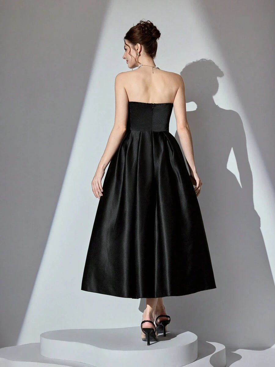 Elevate your seasonal wardrobe with this versatile strapless sundress, designed to transition seamlessly from casual daytime gatherings to evening celebrations. The classic ball gown silhouette flatters various body types while the strapless neckline offers a sophisticated, modern aesthetic perfect for birthdays, summer parties, and special occasions. Crafted for comfort and style, this dress combines timeless elegance with contemporary flair, making it an essential piece for any woman's collection. Whether