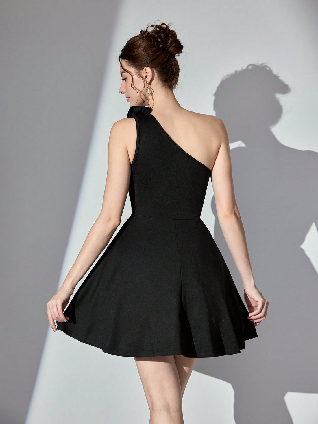 Make a statement at your next event in this stunning off-the-shoulder prom dress! The flattering ruched detailing hugs your curves in all the right ways, while the elegant neckline adds that touch of sophistication you're craving. Perfect for spring and summer celebrations—whether it's prom, a wedding, or a fabulous night out—this dress combines timeless style with modern flair. You'll feel confident, gorgeous, and absolutely unforgettable. Slip into elegance and let your inner radiance shine!
