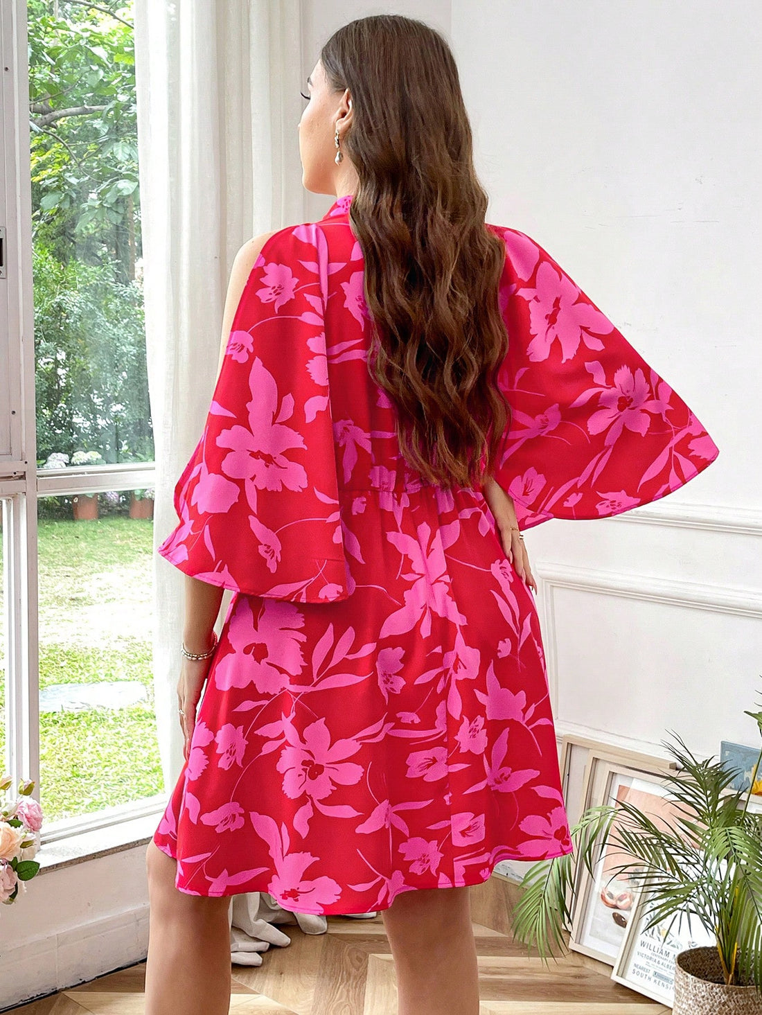 Turn heads in this Chic Plus Size Bat Wing Halterneck Dress in gorgeous wine red. Perfect for weddings or Valentine’s Day, its flowing bat wing sleeves and halterneck design offer both comfort and flair. Flatter your curves while enjoying effortless elegance that dances with every move. Celebrate love and style all in one stunning dress!