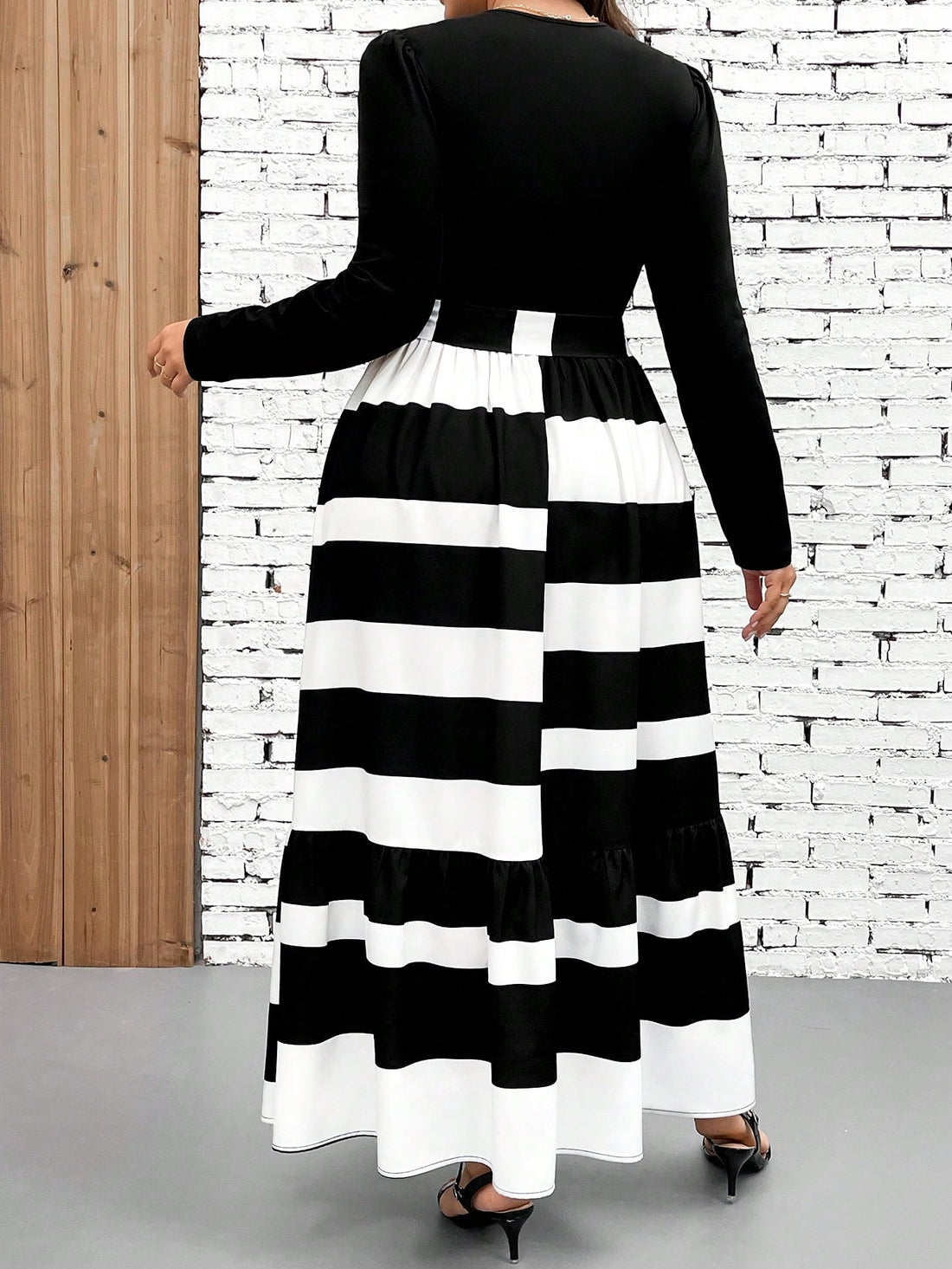 Step into fall with a playful twist wearing this Elegant Striped Patchwork High-Waist A-Line Long Dress. Its whimsical patchwork stripes perfectly blend style and comfort, flattering your figure with a high waist and flowing A-line cut. Whether you're sipping cider or strolling through colorful leaves, this dress is your go-to for effortless seasonal charm.