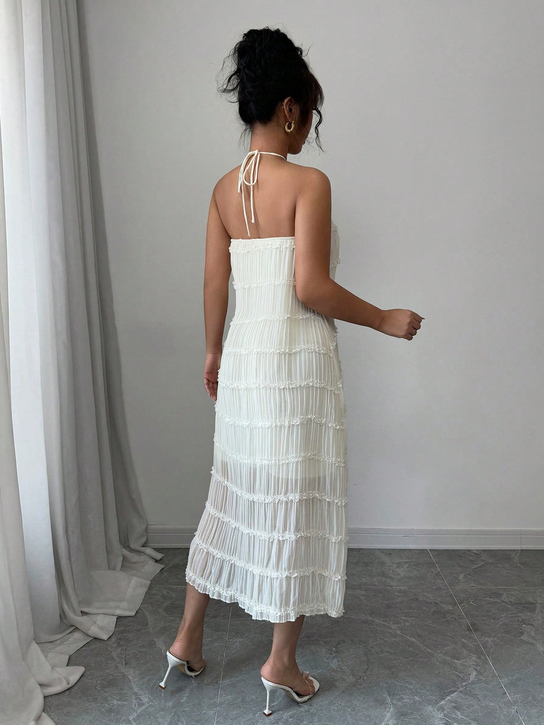 Show off your playful side with our Chic and Sassy Open Back Halter Neck Dress! This dress features a stylish open back design, a flattering halter neckline, and a flirty ruffle hem. Perfect for any occasion, this dress will have you looking effortlessly cool and chic.