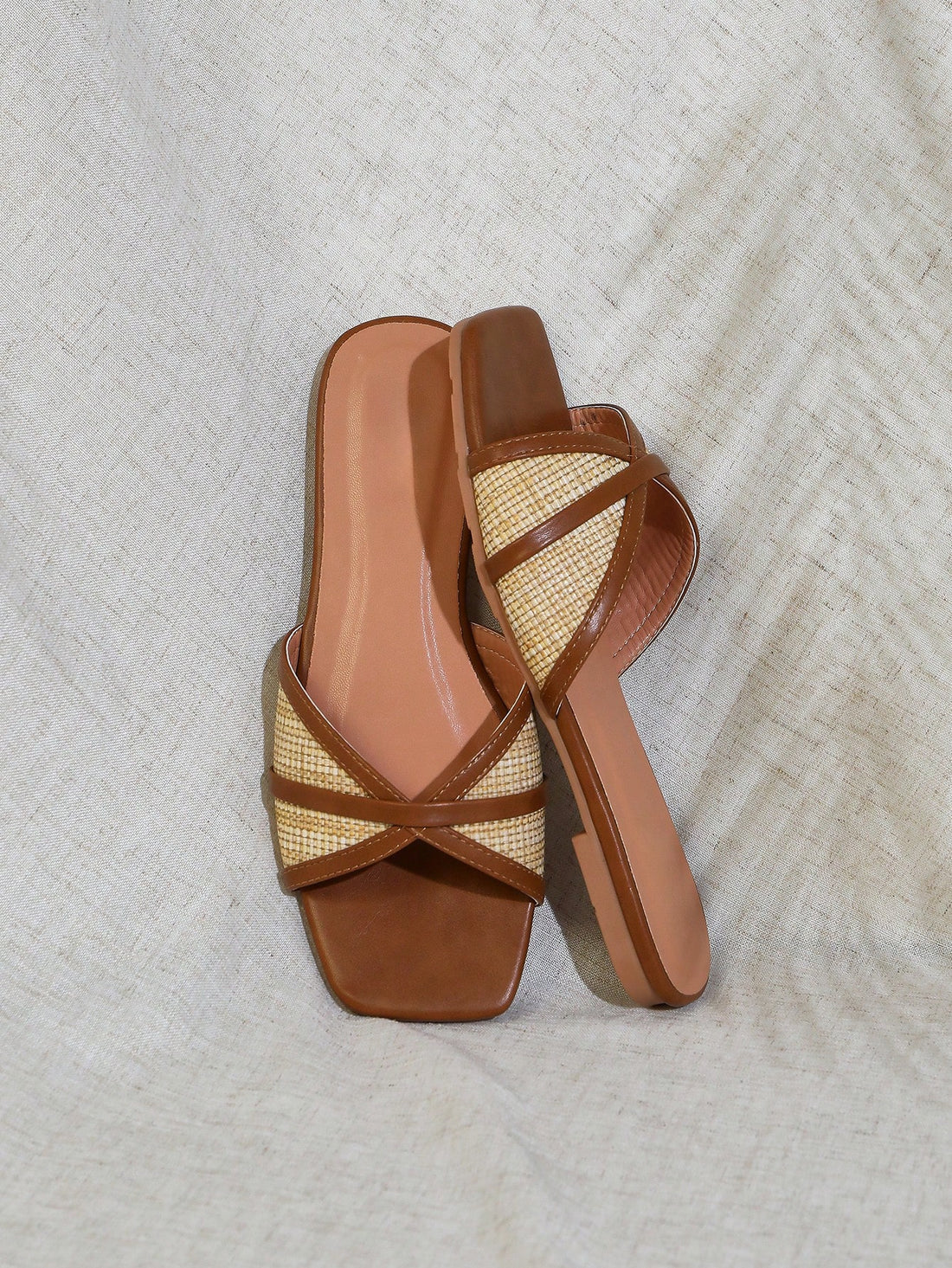 Step into style and comfort with our Women's Raffia Flat Sandals, perfect for spring and vacation! Made with stylish raffia material, these sandals offer both fashion and comfort. Say goodbye to sore feet and hello to effortless style. (No more ugly vacation blisters! Hooray!)