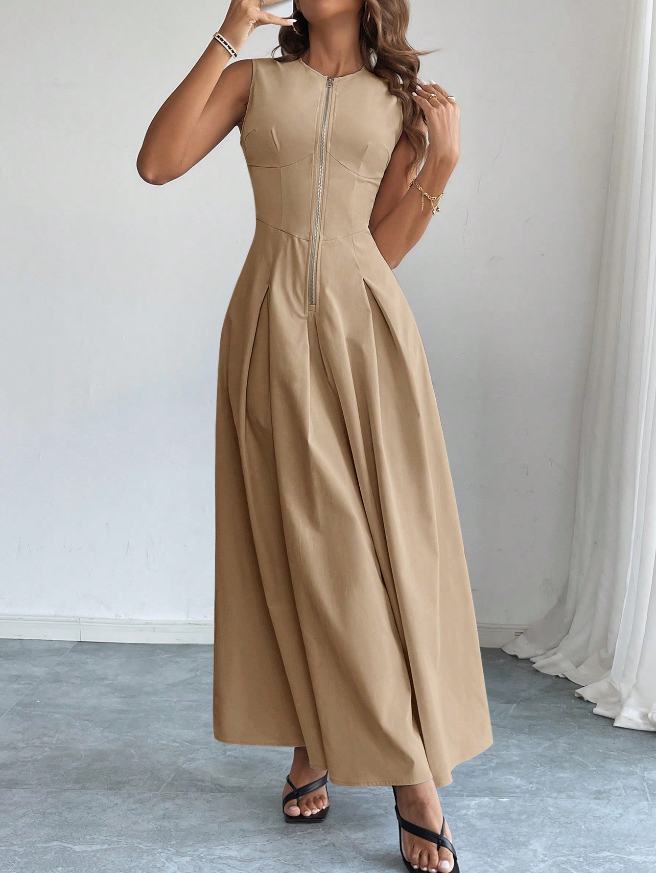 Elegant Women's Sleeveless Front Zipper Commuter Dress with Round