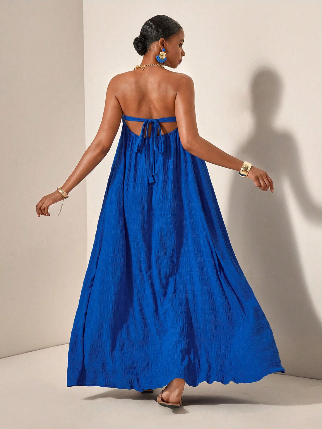 Step into summer with this effortlessly chic strapless dress, designed for sunny days and carefree vibes. Crafted from solid color textured fabric, it offers a stylish look that’s as comfortable as it is eye-catching. Plus, handy pockets add a playful touch and keep your essentials close. Perfect for beach strolls, brunch dates, or dancing under the sun!