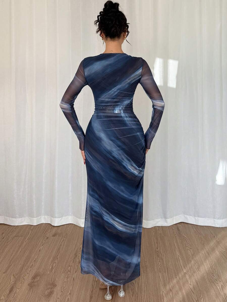 Exude Artistic Sophistication in Our Chic Ruffle Tie-Dye Long Sleeve Dress!

Experience the breathtaking fusion of bohemian heritage and sharp, modern architectural tailoring. This stunning tie-dye long sleeve dress is meticulously designed for the woman who values a high-fashion, "quiet luxury" approach to seasonal dressing—the ultimate centerpiece for prestigious autumn gallery openings, exclusive weekend retreats, and high-authority fall social gatherings.

Iconic Tie-Dye Artistry: Featuring a masterfull