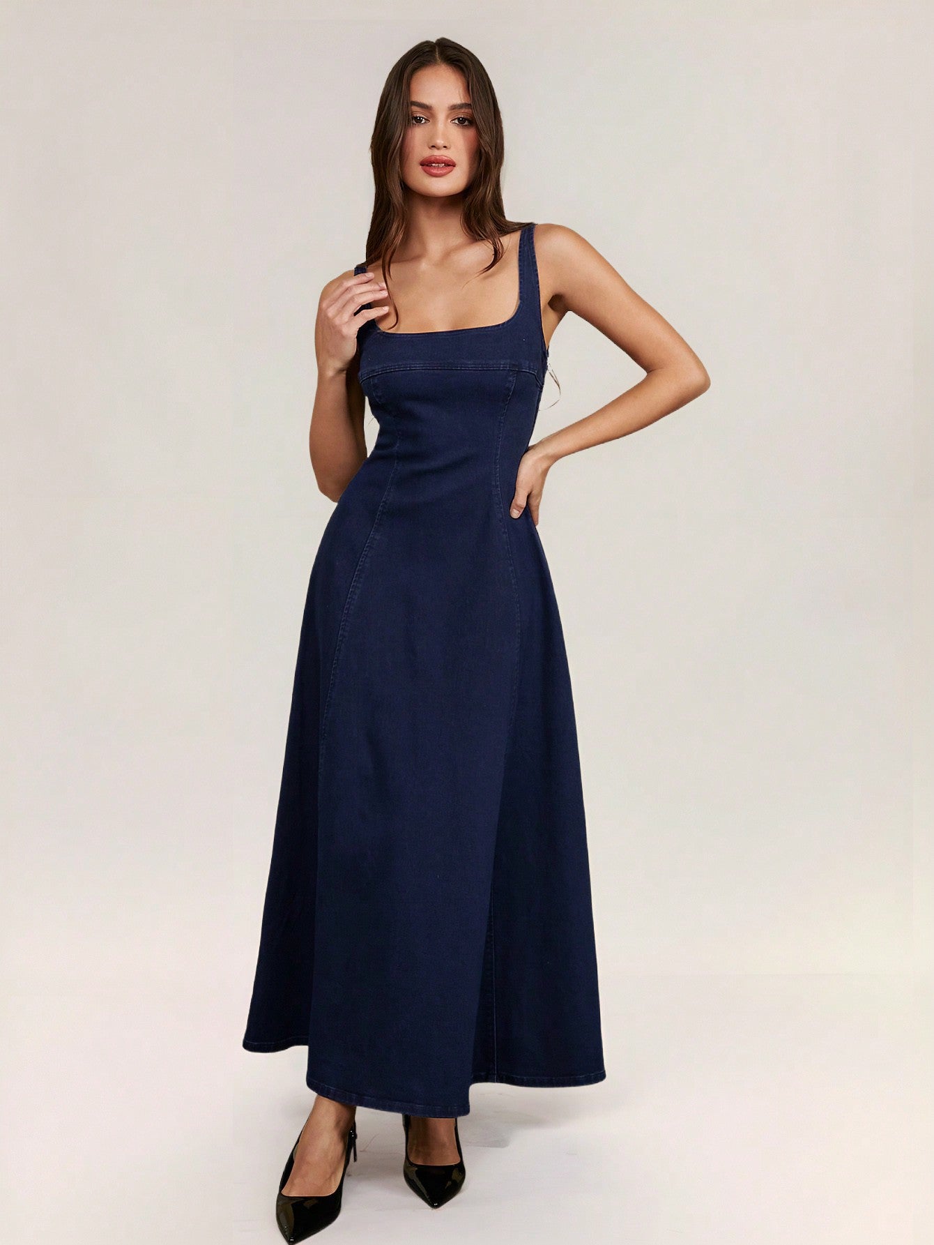 Elegant Blue Denim Dress for Summer Events and Casual Outings - Versat Canary Houze Elegant Blue Denim Dress for Summer Events and Casual Outings - Versat Canary Houze