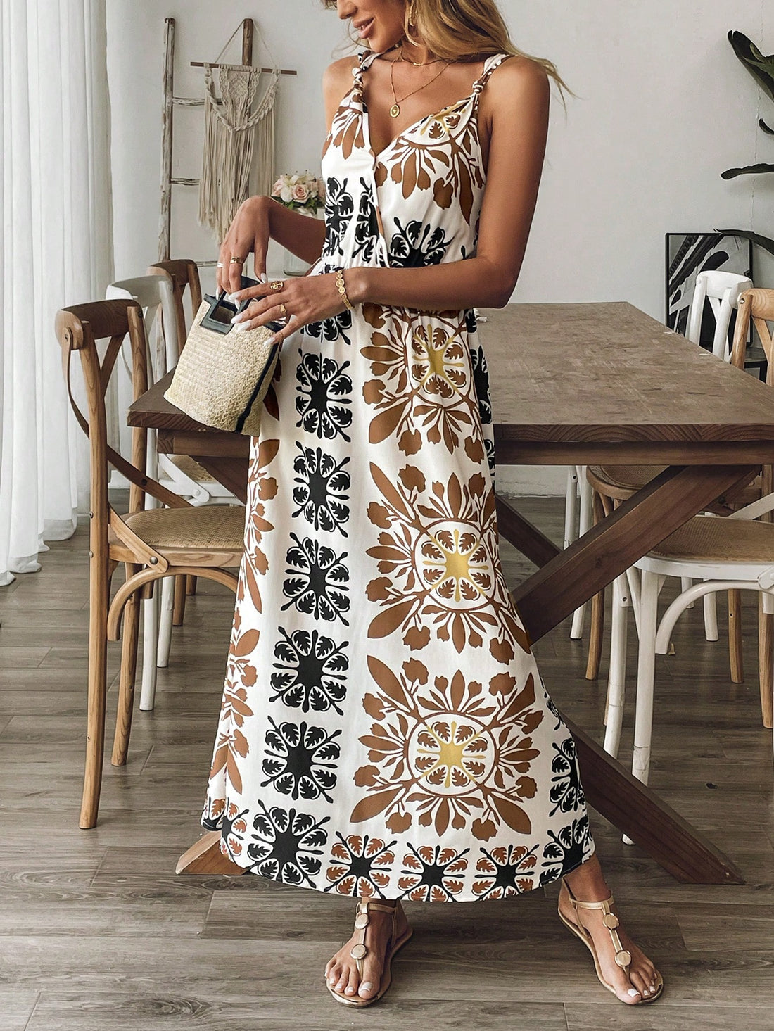 Get ready for effortless holiday style with this chic floral v-neck sleeveless dress! With its stylish design and comfortable fit, you'll be the life of the party. Perfect for any occasion, this dress is a must-have for any fashion-forward individual.