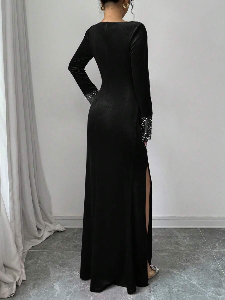 Steal hearts in this stunning red Valentine's Day dress that's equal parts romance and sass. Delicate beaded embellishments catch the light beautifully, while a cheeky slit adds just the right amount of flirtation to your look. Whether you're planning an intimate dinner or a night out celebrating love, this dress transforms you into the main event. Flattering, feminine, and unapologetically gorgeous—because you deserve to feel absolutely fabulous.