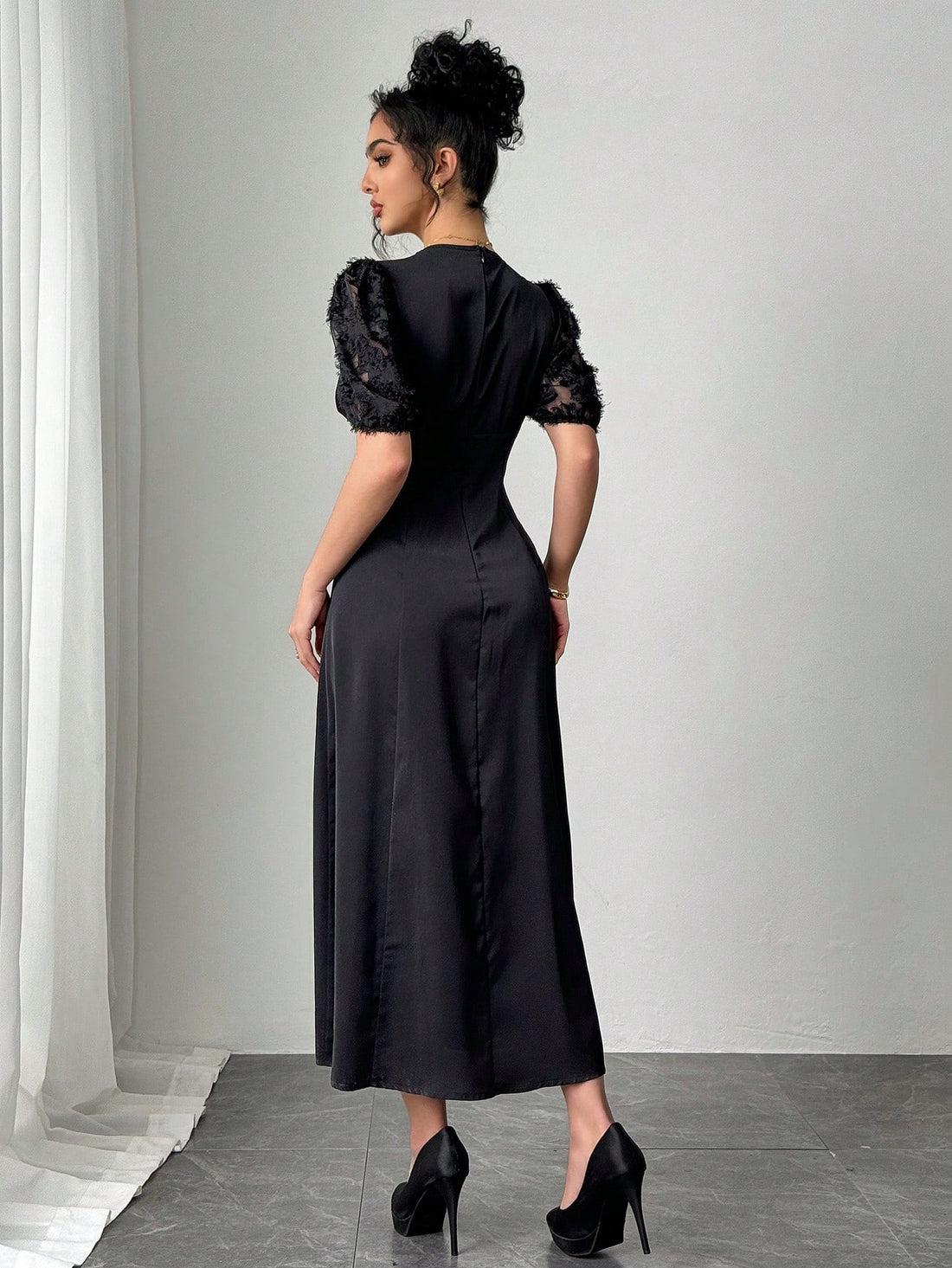 Introducing the Chic Women's Elegant Solid Color Puff Sleeve Cutout Dress, the ultimate choice for effortless style. Featuring a chic and elegant design, this dress will effortlessly elevate your wardrobe. With its solid color and trendy puff sleeves, you'll be the talk of the town. Upgrade your style with this statement dress!