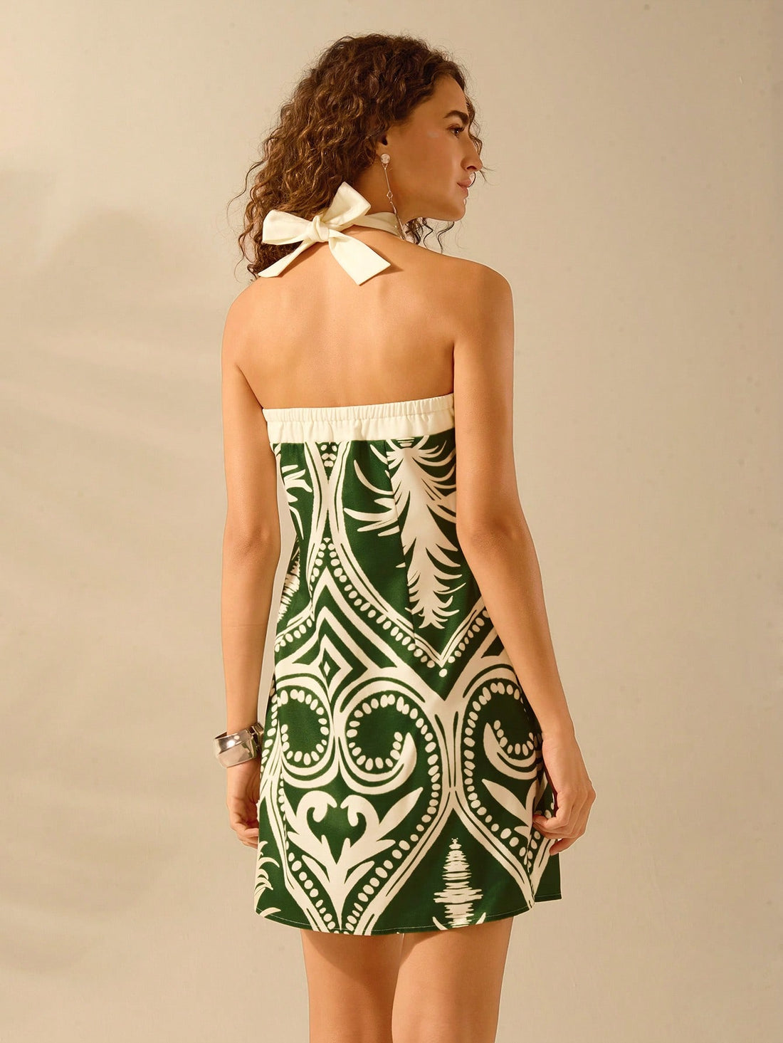 Effortlessly achieve summer style with our Boho Chic Criss-Cross Halter Neck Tropical Dress. The unique criss-cross halter neck adds a touch of bohemian flair to this chic dress. Perfect for any occasion, this dress will have you looking and feeling your best all season long.