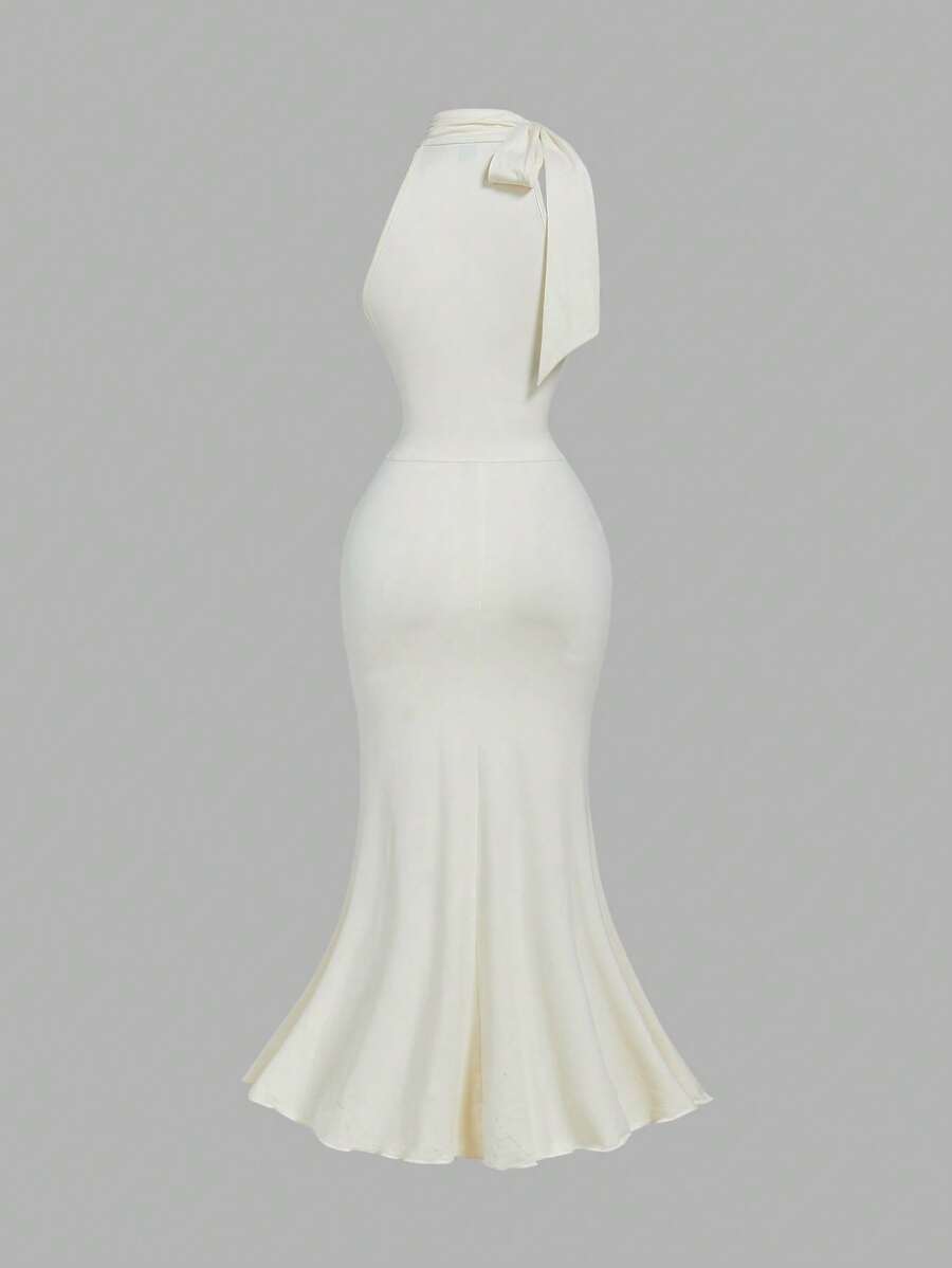 Turn heads in this Elegant Bowknot Neck Ruched Bodycon Dress with a flirty mermaid hem. The charming bowknot neckline adds a hint of whimsy,