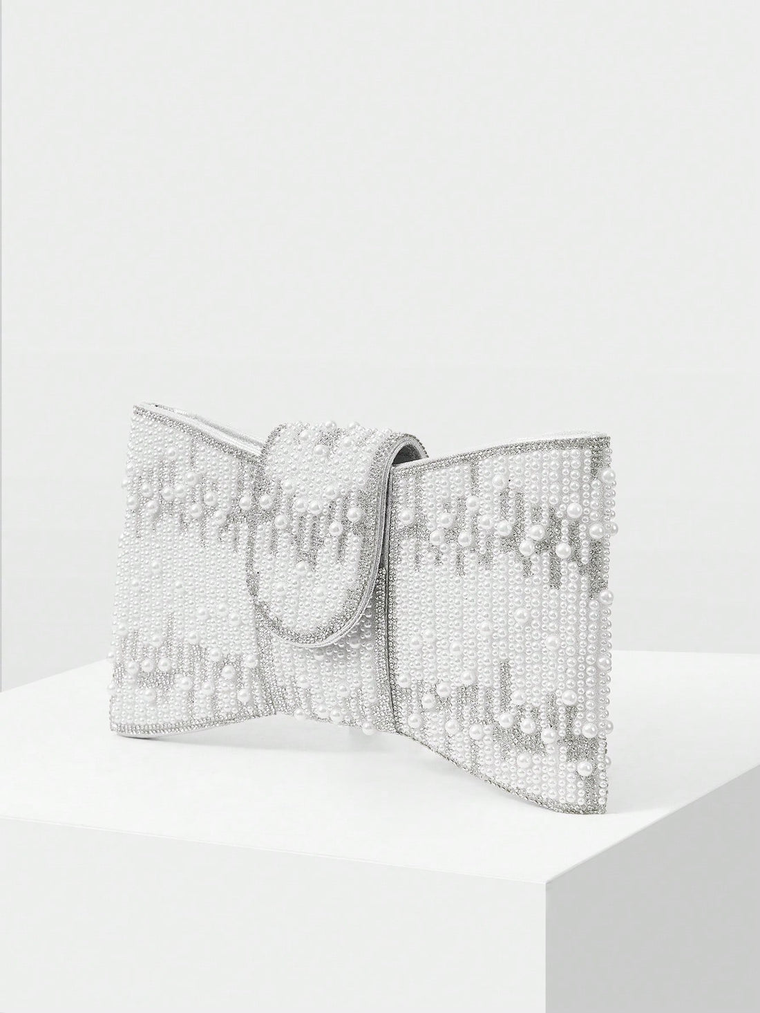 Add a touch of whimsy to your outfit with this Stylish Faux Pearl Bow Clutch Bag. Featuring a charming bow adorned with delicate faux pearls, this premium accessory effortlessly blends elegance and fun. Perfect for parties or a night out, it holds your essentials while making a playful statement. Elevate your style with this unique clutch that’s as delightful as it is chic.