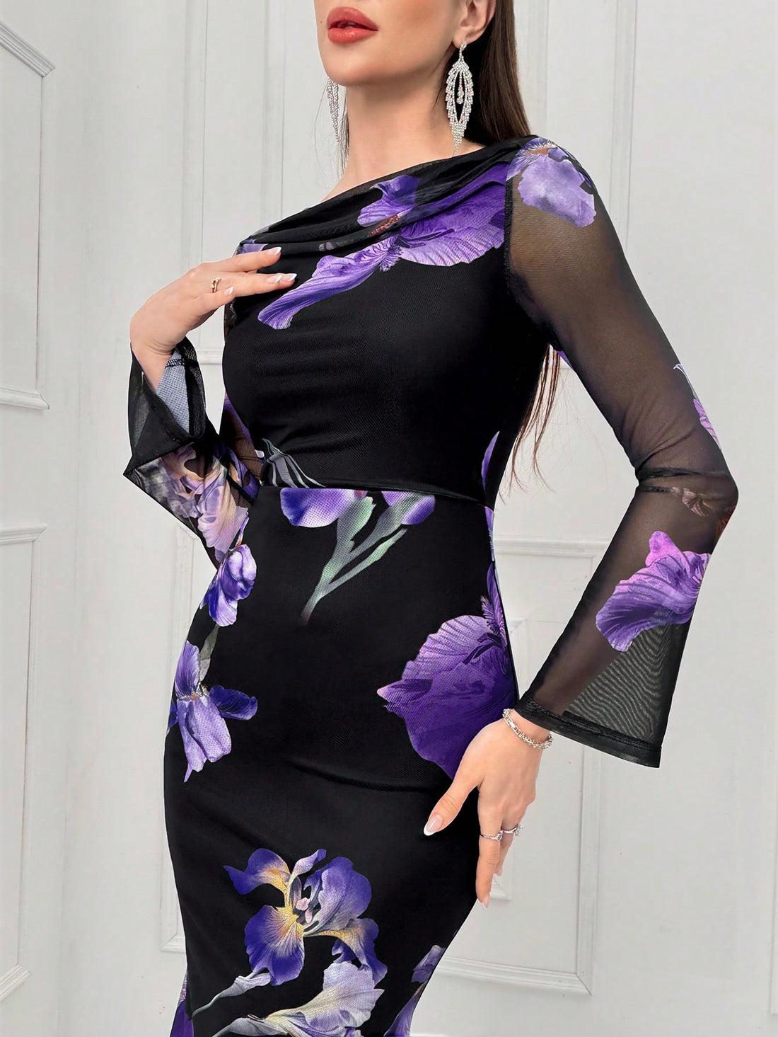 Effortlessly slay in this minimalist long sleeve dress, perfect for everyday wear. Stay stylish without trying too hard. Dress to impress with this simple yet chic piece.