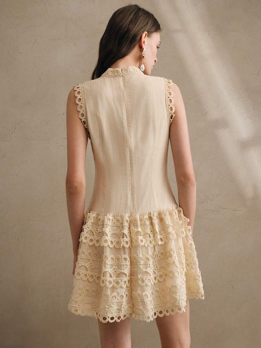 Step into summer with this playful retro floral mini dress, featuring delicate lace trim for a touch of vintage charm. Its flattering cut and vibrant pattern make it ideal for sunny dates and festive celebrations, blending comfort with flirty style effortlessly.