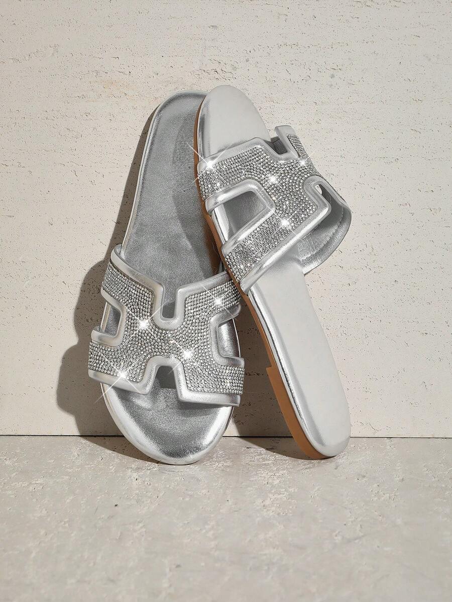 Experience ultimate comfort and style with our Women's Open Toe Flat Sandals! Perfect for your vacation and beach adventures, these sandals provide both fashion and practicality. Say goodbye to discomfort and hello to relaxed vibes with our must-have footwear.