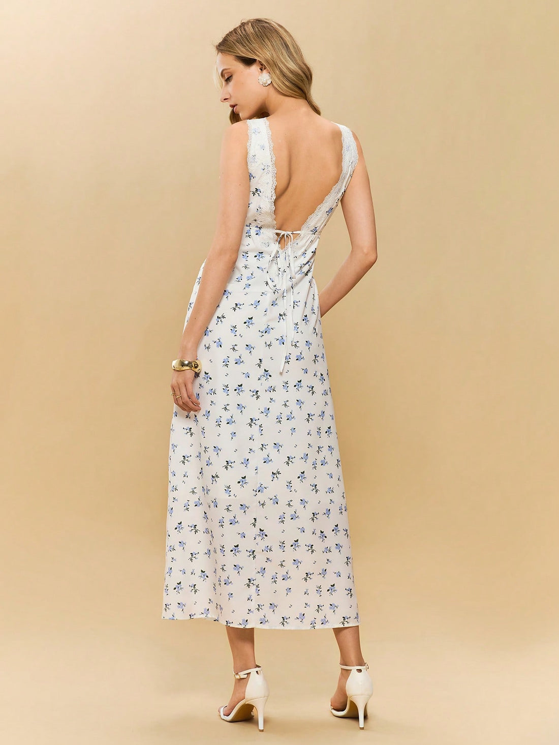 Get ready to turn heads in this Chic & Breezy sleeveless dress by Po-selle. With an elegant ditsy floral pattern, this dress is perfect for any occasion. The lightweight and airy fabric will keep you comfortable and stylish all day long. A must-have for any wardrobe. (Seriously, it's amazing!)