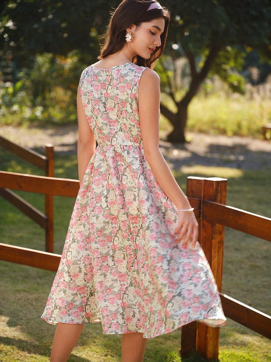 Introducing our Retro Floral Print Midi Dress! With its vintage-inspired print and elegant silhouette, this dress is perfect for spring and summer occasions. Stand out in style and feel effortlessly chic in this must-have outfit for women.