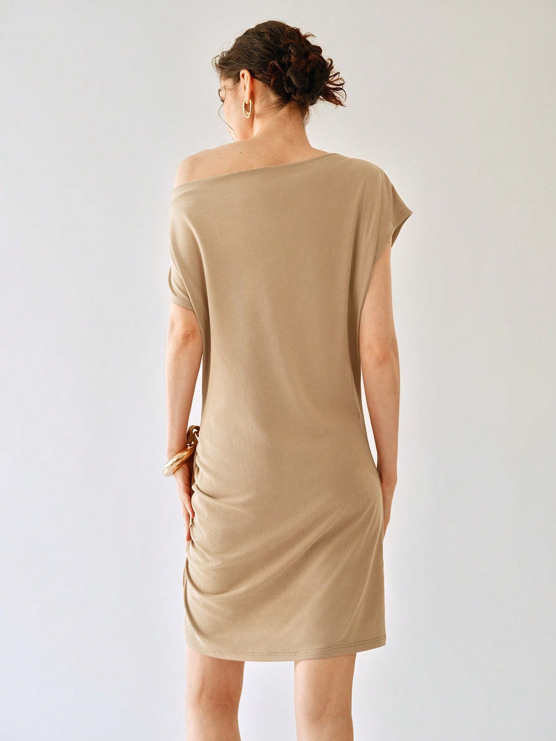 Take your style game to the next level with this chic off-shoulder short dress. The asymmetrical design adds an edgy touch, while the adjustable drawstring allows for a custom fit. Stay effortlessly stylish all day long!(Seriously, it's almost too easy.)
