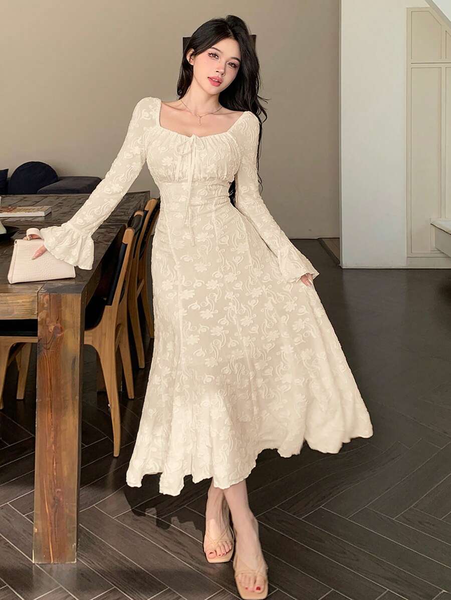 Step into fall with flair in this Elegant Women’s Square Neck Long Sleeve Dress. Crafted from textured fabric and adorned with playful ruffles, it effortlessly combines comfort and charm. The square neckline adds a touch of sophistication, while the long sleeves keep you cozy during crisp autumn days. Perfect for turning heads at any seasonal gathering or casual outing!