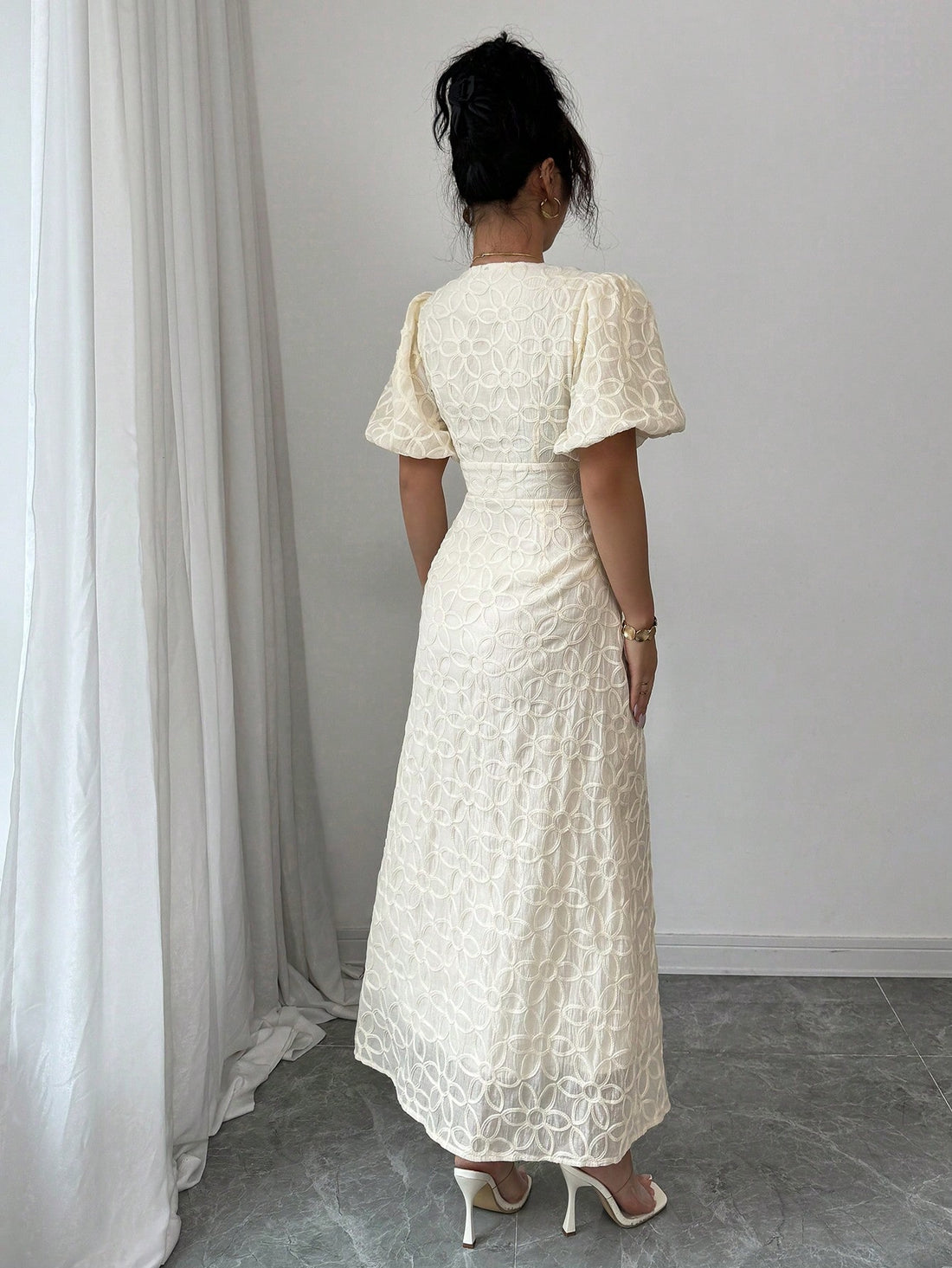 Effortlessly chic and undeniably charming, this summer dress brings that coveted French Riviera vibe straight to your wardrobe. The flattering V-neckline and graceful A-line silhouette create a silhouette that feels both romantic and refreshingly modern. Delicate textured embroidery adds visual interest and dimension, while the whimsical lantern sleeves give you that perfect balance of elegance and ease. Whether you're sipping café au lait at a sidewalk bistro or enjoying a leisurely brunch with friends, th