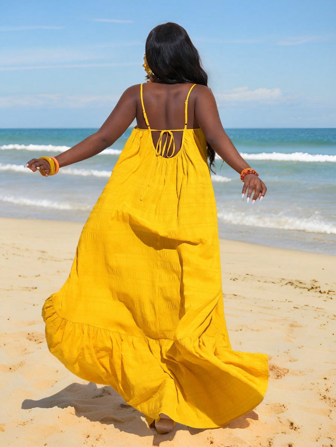 Get ready to turn heads with this effortlessly stylish summer dress! The bright yellow color and flared design will make you stand out, while the loose fit keeps you comfortable and chic. Perfect for any summer occasion, this dress will bring an extra dose of style to your wardrobe.