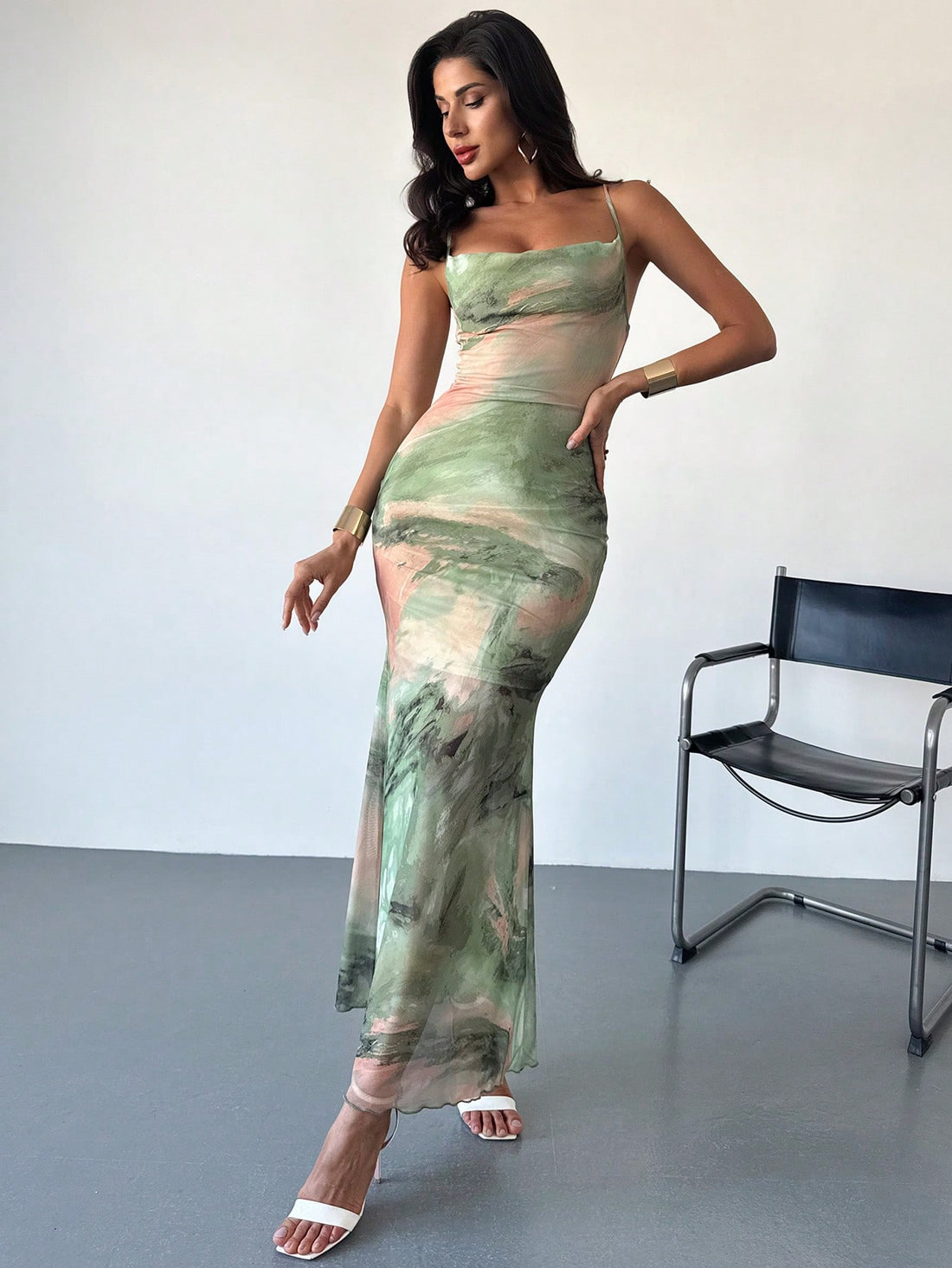 Get ready to celebrate in style with our Elegant Minimalist Green Floral Bodycon Dress! This fun and sophisticated dress is perfect for Saint Patrick's Day events and resort parties. Stand out from the crowd in this green floral dress and embrace the holiday spirit.