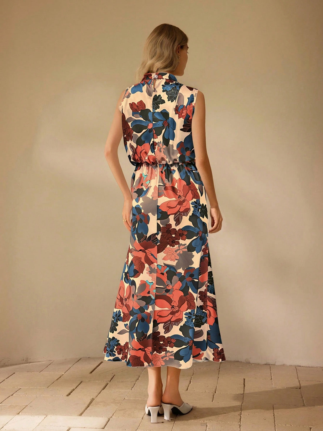 Be the center of attention in our Chic Floral Midi Dress from the Elegant Clasi Collection. With its stunning floral design, this dress is perfect for any occasion. Add a touch of elegance to your wardrobe and turn heads wherever you go. (Get ready to be the talk of the town!)