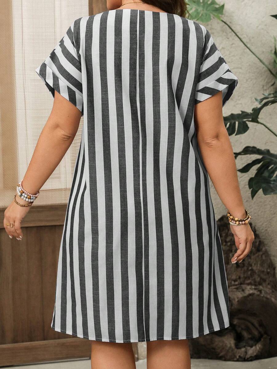 This plus size short sleeve striped dress is designed to flatter curvy figures while providing all-day comfort during early spring. Its breathable fabric and relaxed fit ensure ease of movement, and the classic striped pattern adds a timeless touch. Ideal for transitional weather, this dress balances style and comfort, making it a versatile addition to any wardrobe.