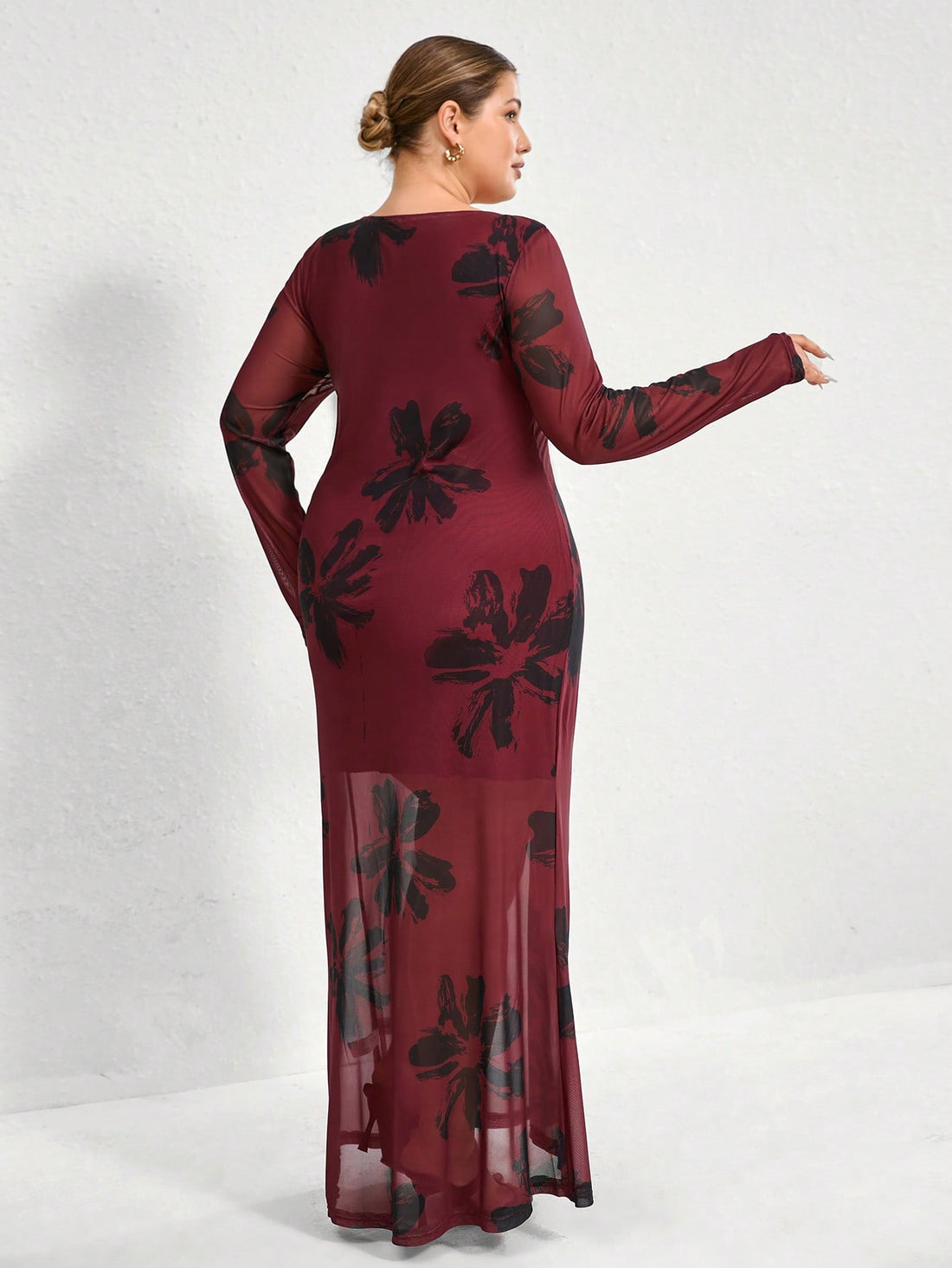 Turn heads in this playful plus size bodycon dress featuring a bold red contrast print and a flirty mesh insert. The chic crew neck adds a touch of sophistication while hugging your curves for a confident, stylish look perfect for any occasion.