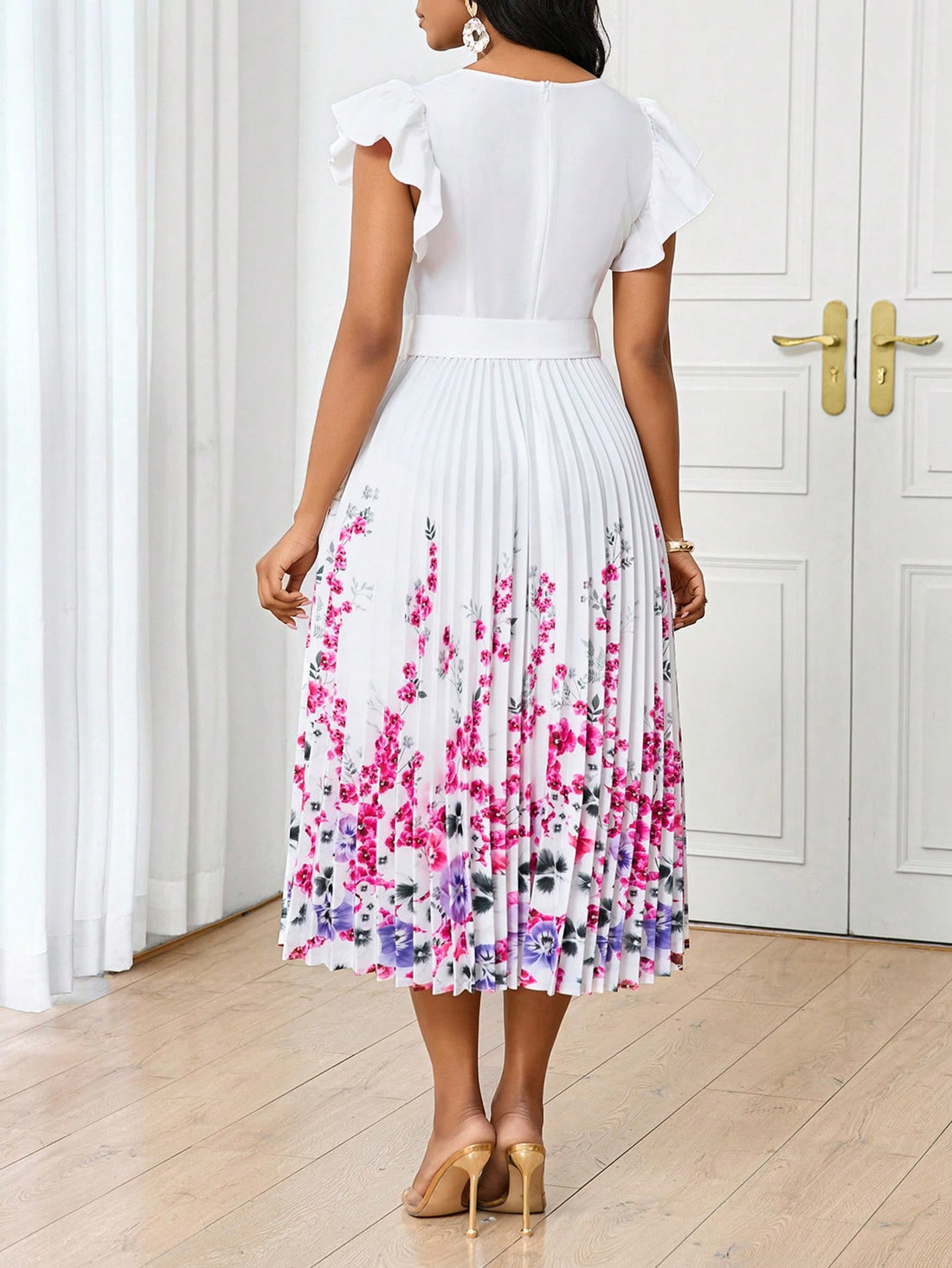 Feel pretty in this elegant floral midi dress with pleated hem and cap sleeves. Perfect for summer, this dress will make you stand out with its playful print. Its midi length adds a touch of sophistication while the cap sleeves and pleated hem keep it playful.