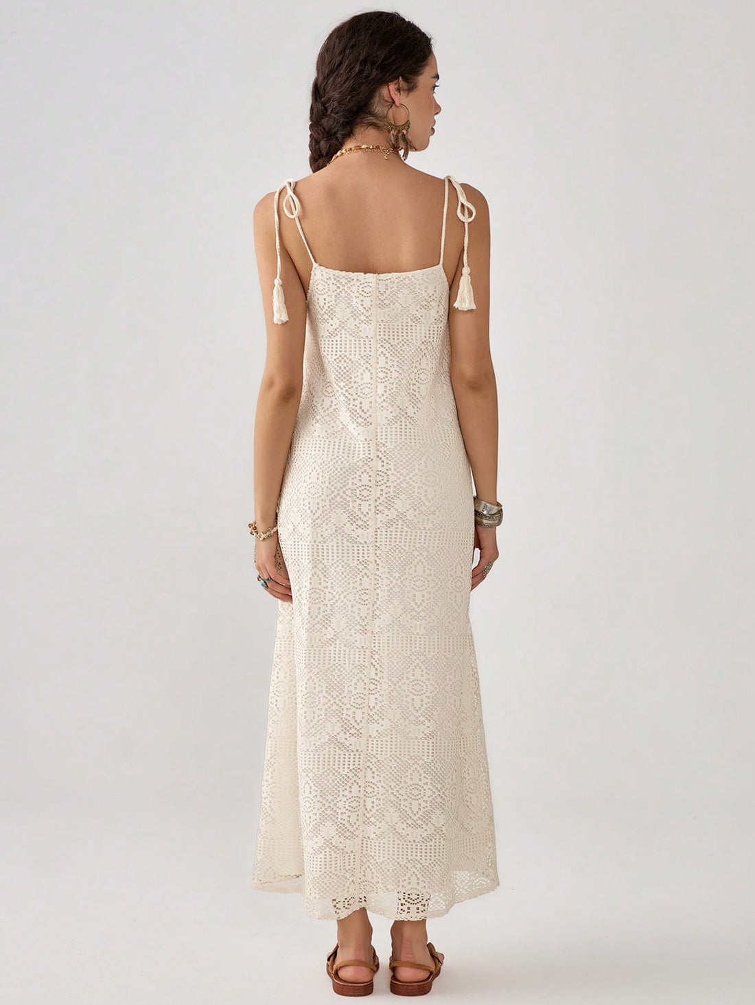 Twirl into the season with our breezy sleeveless slip dress! This playful number features eye-catching hollow-out details and a loose, flowy fit that dances with every step. Perfect for sunny brunches or moonlit strolls, it's the carefree wardrobe hero your spring and summer adventures have been waiting for!