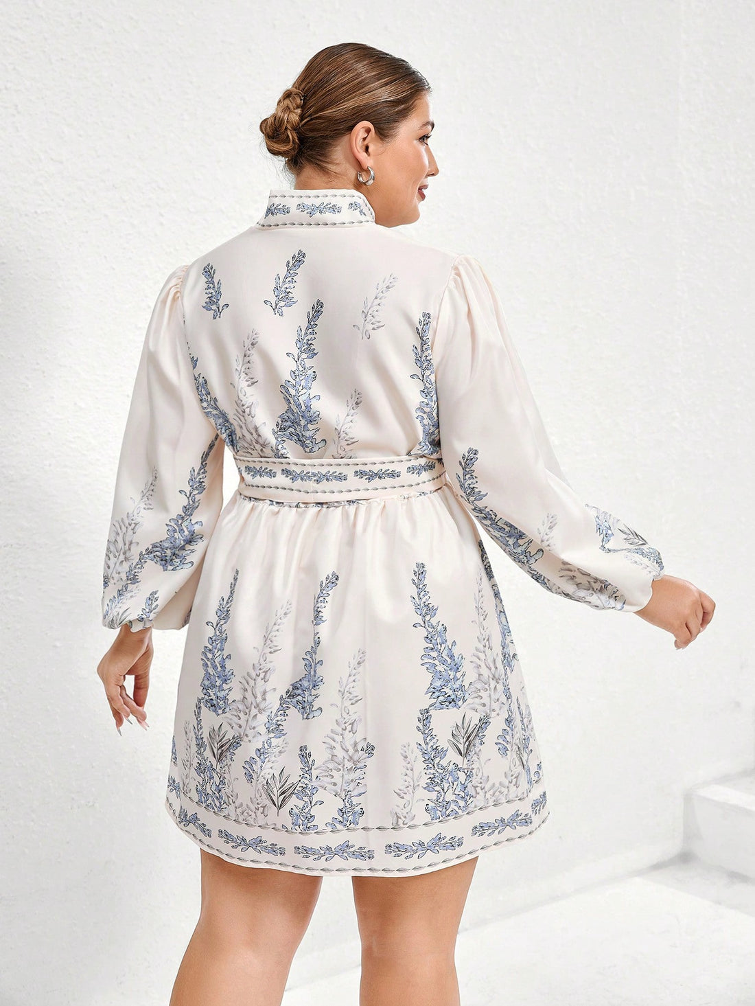 Step into vacation mode with this Elegant Plus Size Floral Wrap Dress! Featuring a flattering V-neck and a cinched waist, it effortlessly highlights your curves while keeping comfort front and center. The vibrant floral pattern adds a playful touch, perfect for sunny days and breezy evenings. Whether you're strolling the boardwalk or enjoying a seaside dinner, this dress brings easy elegance to your getaway wardrobe.