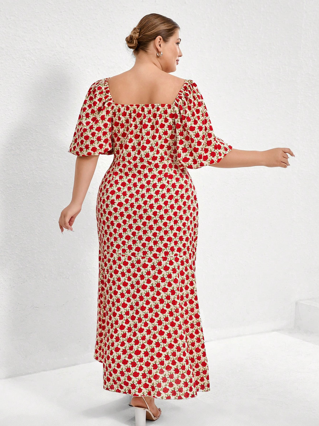 Become the belle of the ball in this elegant Italian Rose Print V-Neck Long Dress. The tie waist accentuates your curves while the puff sleeves add a touch of whimsy. Featuring a flared hem and made for plus size fashion, this dress will have you feeling like Italian royalty.