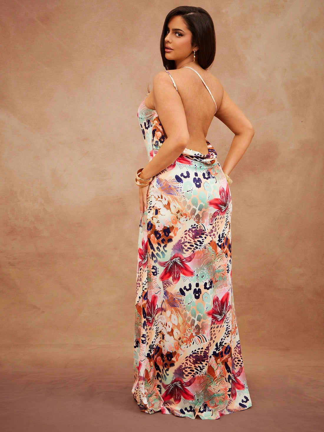 Unleash your wild side with our Effortlessly Chic Plus Size Backless Leopard Print Dress, perfect for a sexy vacation look. This dress is not only stylish, but also comfortable and easy to wear. Show off your curves confidently and effortlessly. Get ready to turn heads on your next vacation!