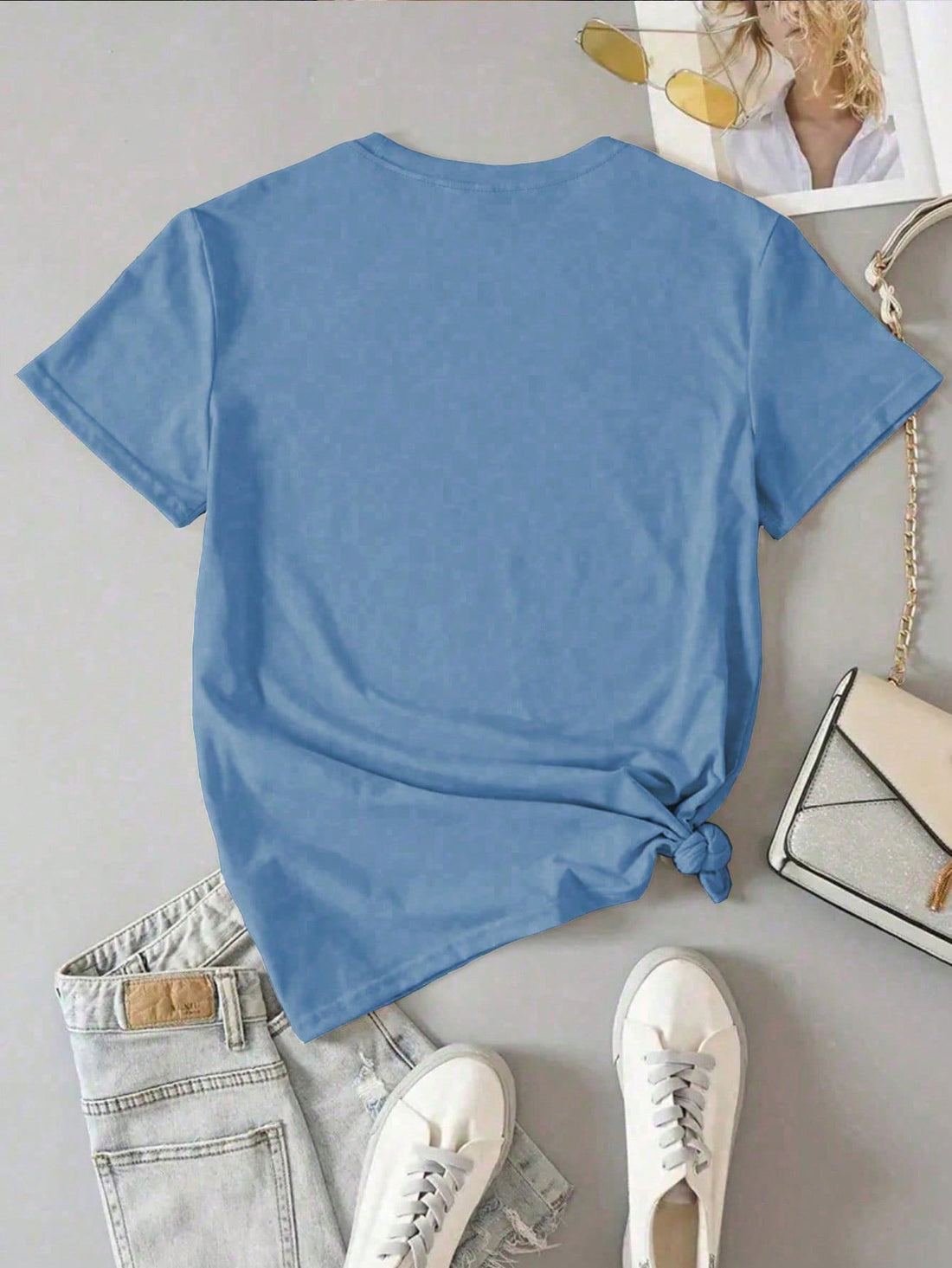 Get ready to bloom this summer in our playful Women's Summer Casual Daisy Floral Graphic T-Shirt! Featuring a fun letter print and daisy floral graphic, this short sleeve top is both cute and comfortable. Perfect for a casual day out or a trip to the beach.