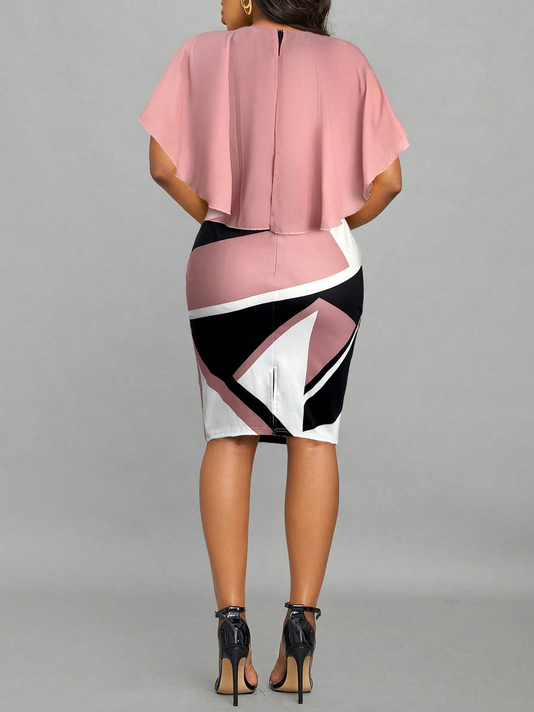 Stay stylish and professional in the office with our Elegant Color Block Splice Fitted Office Dress. Perfect for summer, this dress combines chic style with comfort for all-day wear. You'll be the envy of the office with this must-have addition to your work wardrobe!