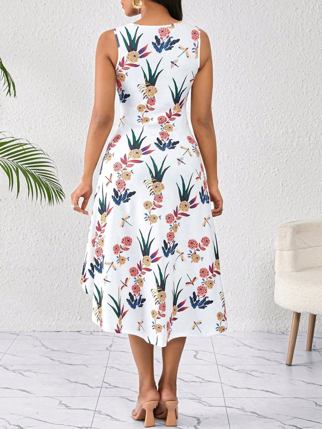Get ready to turn heads with this stunning Elegant Floral Print Mid-Length Dress for Women! With a flattering sleeveless waist-cinching design, this dress is perfect for any casual occasion. The elegant floral print adds a touch of sophistication, making you stand out in style. Embrace your inner fashionista with this must-have dress!