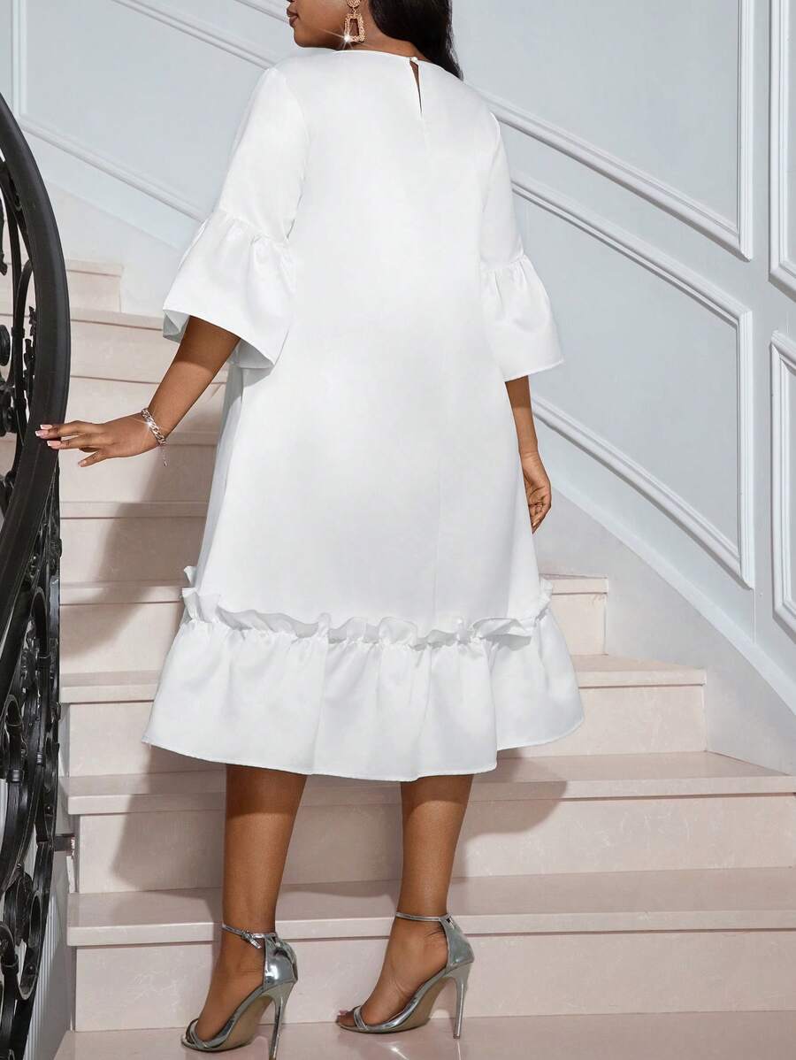 Shimmer into the spotlight with this stunning gold jacquard midi dress that's ready for anything! Whether you're celebrating a wedding, dancing at a party, or soaking up festival vibes, this beauty has you covered. The luxurious jacquard fabric catches the light beautifully, while the flattering midi length keeps things elegant and comfortable. Designed with plus-size curves in mind, it hugs you in all the right places and moves with confidence. From formal affairs to fun nights out, this dress is your go-t