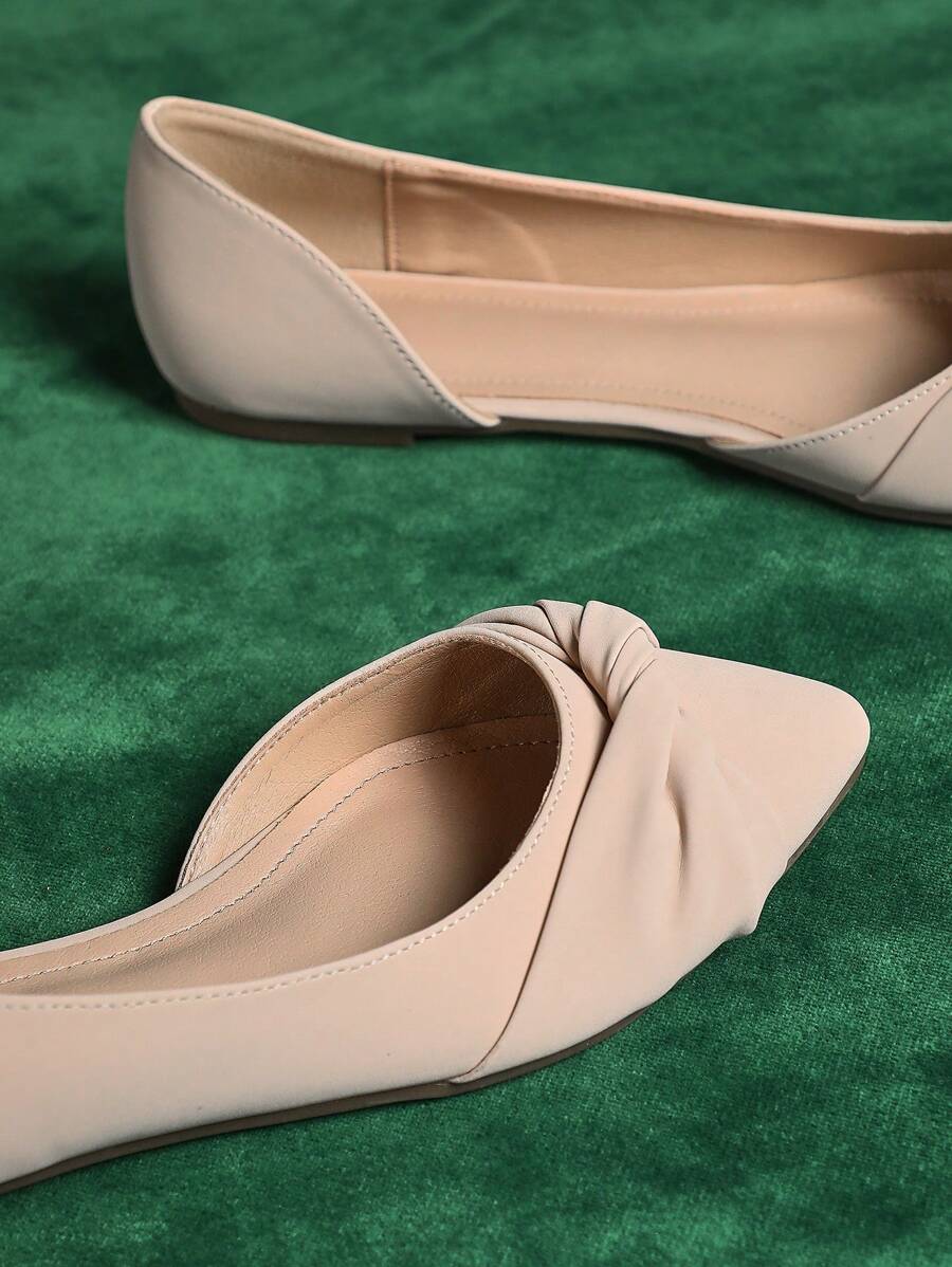Dressy flat shoes with thin outsole and padded looking insole