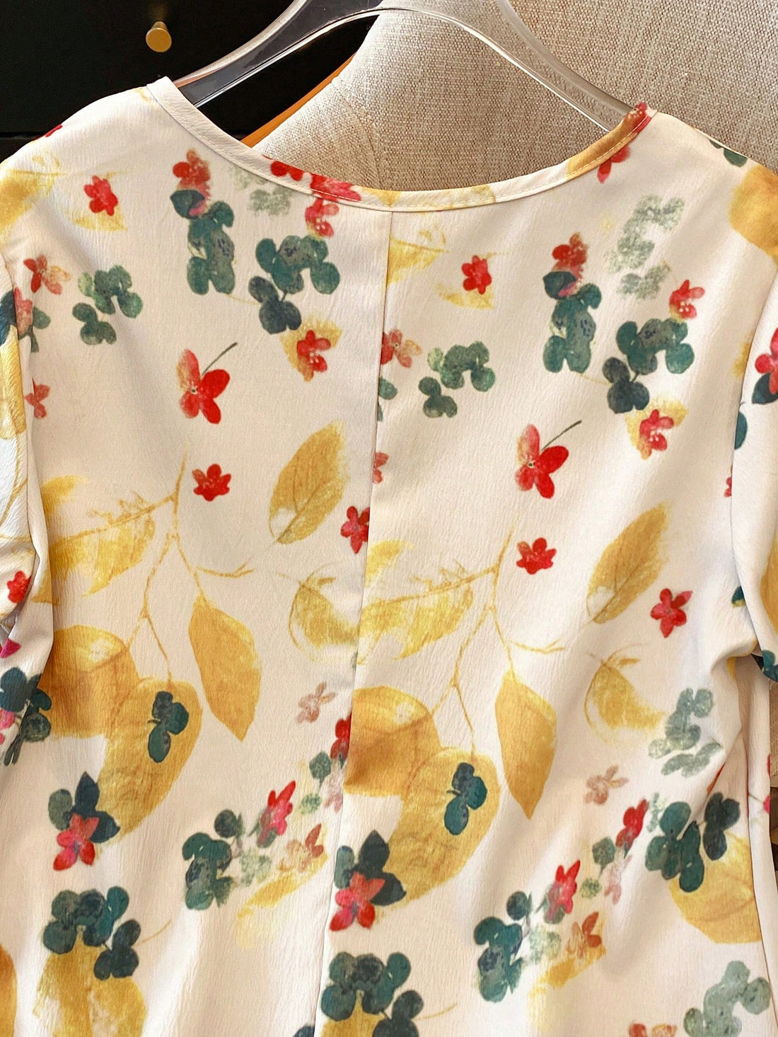 Get ready for the warmer months in style with our Casual Floral Print Dress for Women! Featuring a beautiful floral print, this dress is the perfect addition to your spring and summer wardrobe. Stay comfortable and chic in this must-have dress.