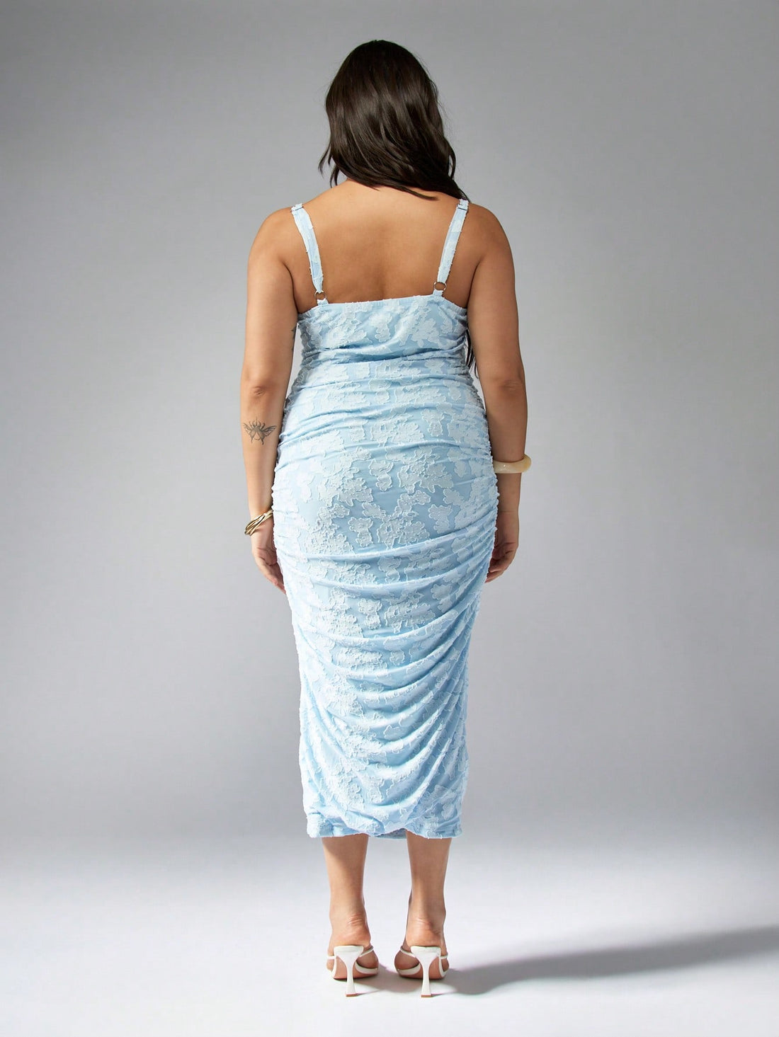 Elevate your style at summer weddings and special occasions with this Plus Size Light Blue Ruched Midi Dress. The sweetheart neckline adds a touch of romance, while the ruched detailing creates a flattering silhouette. Stay cool and comfortable while turning heads in this must-have dress.