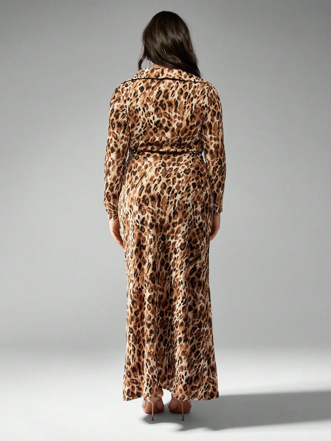 Turn heads this fall and winter in this flirty plus size leopard print maxi dress! Featuring a playful twist front and a daring plunge neckline, it's perfect for making a bold